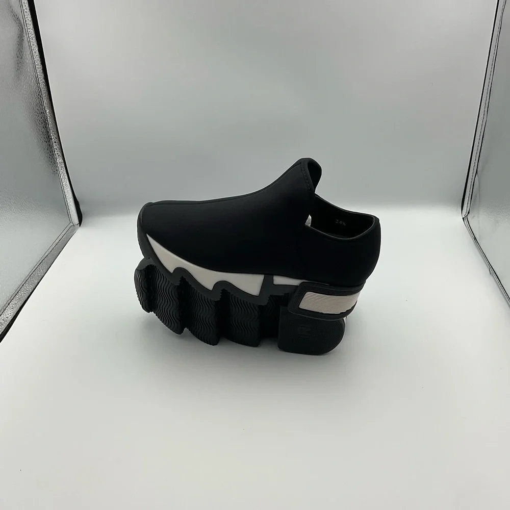 iRi NYC Wes Black Neoprene Platform Slipons Size 4.5‎